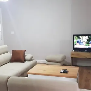 Ersa's Lovely Flat-2 Bedroom Apartamento Tirana