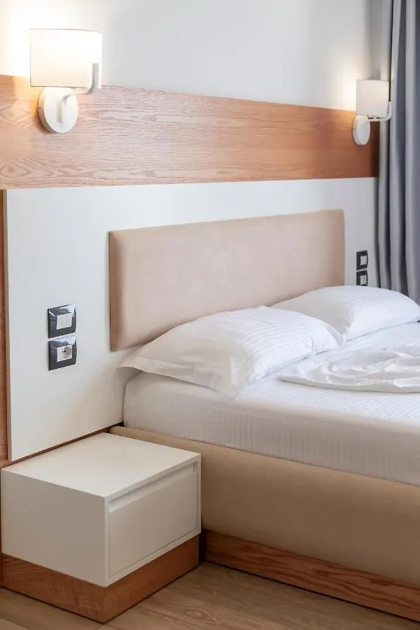 Ventus Hotel Ксамил