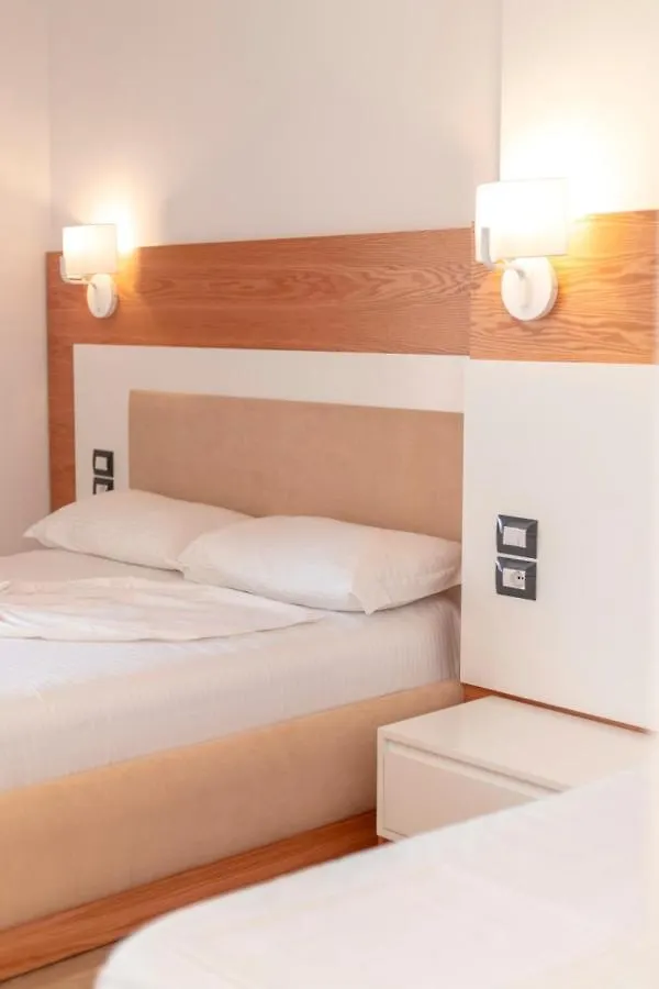 Ventus Hotel Ксамил
